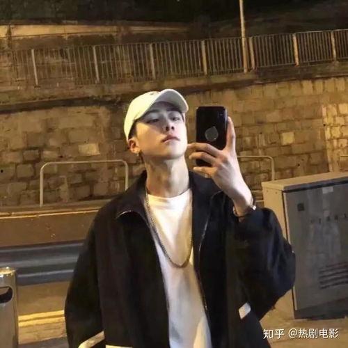 娱乐吃瓜头像男生霸气,娱乐吃瓜头像男生风采独树一帜